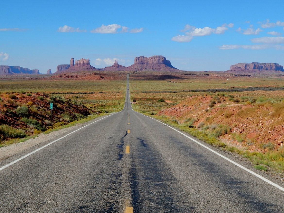 The road to Monument Valley